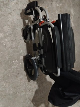 Silla de ruedas Karma plegable..sin uso