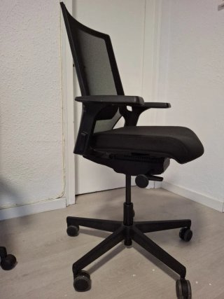 Sedia da ufficio ergonomica nera