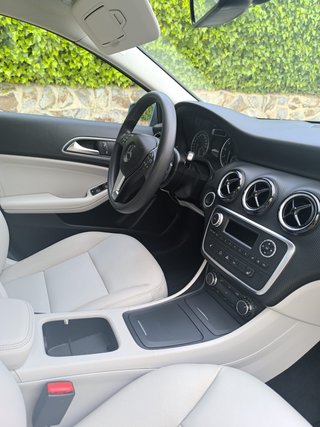 Mercedes-Benz Clase A Automático Tapicería Clara