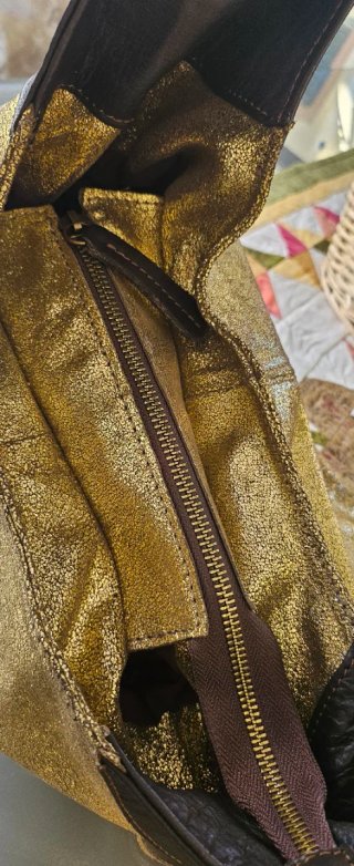 Bolso Piel Italiana Negro y Dorado