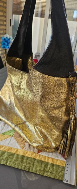 Bolso Piel Italiana Negro y Dorado