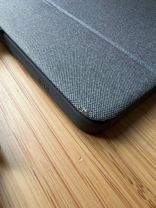 Logitech Combo Touch iPad 7/8/9 Gen + Trackpad