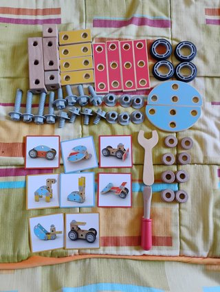 Juguetes varios: Patinete, golf, maderitas, legos