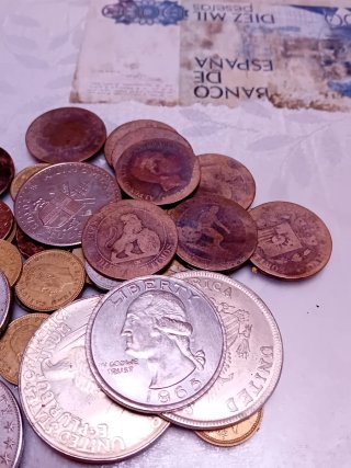 Lote de monedas antiguas de varias clases