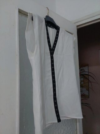 Blusa blanca con detalles