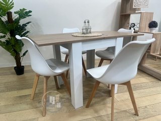 MESA EXTENSIBLE CON 4 SILLAS