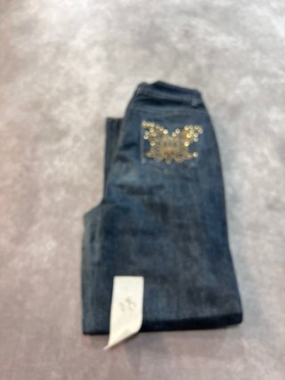 Pantalones vaqueros azules con detalles dorados
