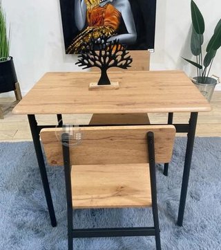 MESA CON 2 SILLAS