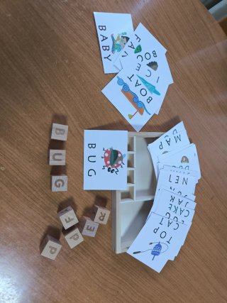 Juego educativo infantil de letras y palabras
