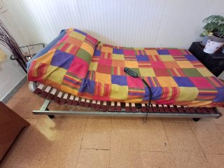 Cama articulada con mando