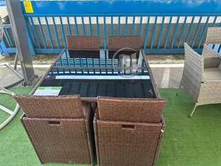 MESA TERRAZA CON SILLA Y PUFS
