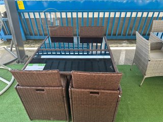 MESA TERRAZA CON SILLA Y PUFS