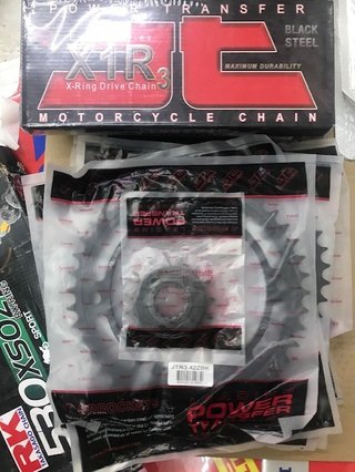 Kit Transmisión JTR3 42ZBK X-Ring Negro