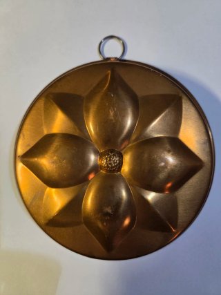 Coppia di formelle decorative in rame