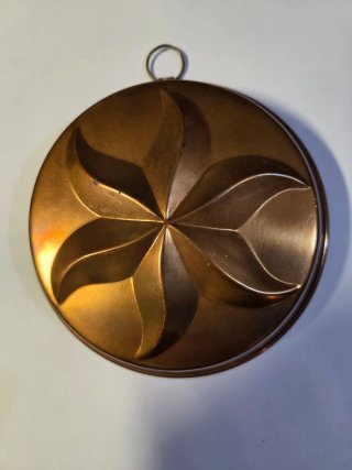 Coppia di formelle decorative in rame
