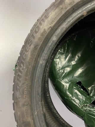 Juego Neumáticos Bridgestone 225/40R18 92V