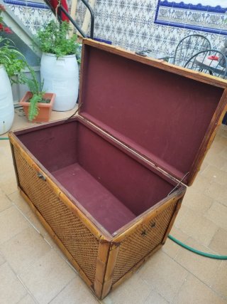 Baúl antiguo de bambú y mimbre 30€