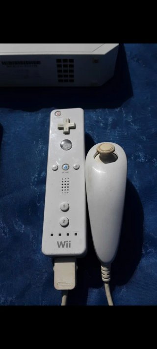 Nintendo Wii + 2 mandos + Nunchuk Monster High