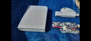 Nintendo Wii + 2 mandos + Nunchuk Monster High