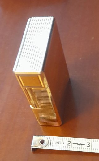 Elegante mechero S.T. Dupont Paris chapado en oro