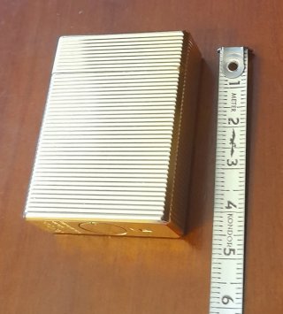 Elegante mechero S.T. Dupont Paris chapado en oro