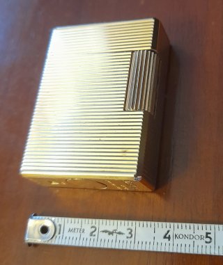 Elegante mechero S.T. Dupont Paris chapado en oro