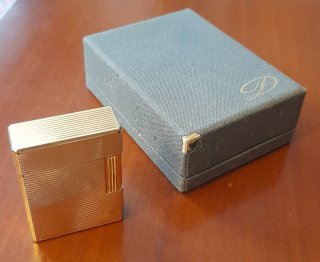 Elegante mechero S.T. Dupont Paris chapado en oro