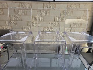 Juego de 4 sillas altas transparentes