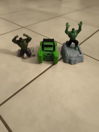 Giochi Hulk - 2 Action Figure + 1 Veicolo