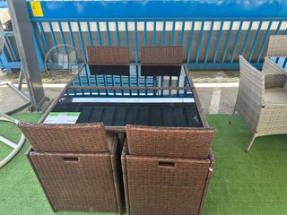 MESA TERRAZA CON SILLA Y PUFS