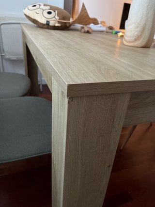 Mesa de comedor de madera