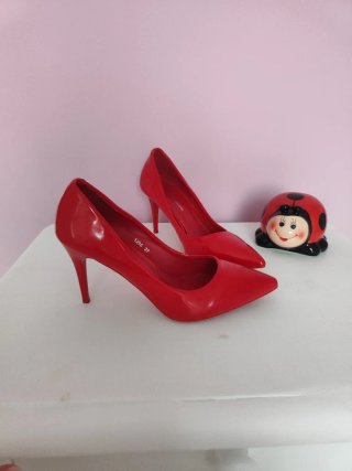 Zapatos charol rojos tacón fino T.37
