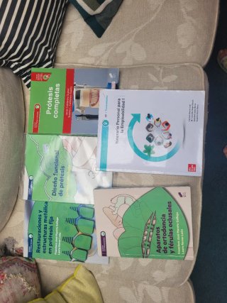 Libros de GS 1° de protesico dental