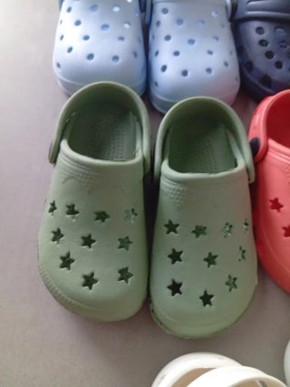 Zuecos infantiles talla 24