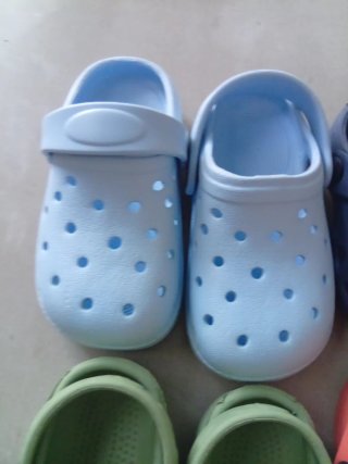 Zuecos infantiles talla 24