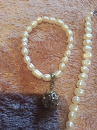 Collar y pulsera de perlas bisutería