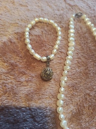 Collar y pulsera de perlas bisutería