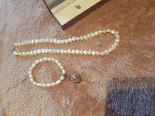 Collar y pulsera de perlas bisutería