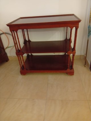 Mesita auxiliar de madera y cristal