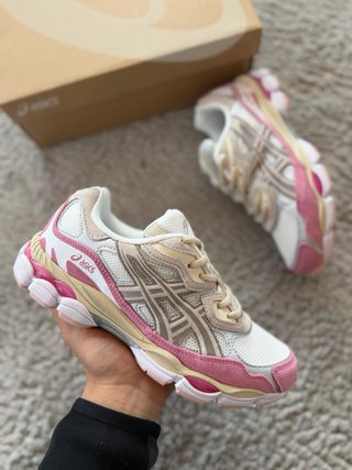 Zapatillas Asics rosas y blancas, azules y negras
