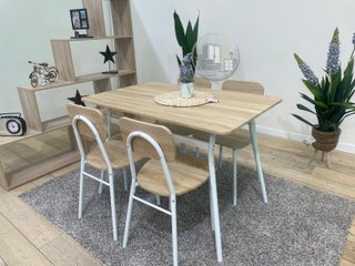 MESA CON 4 SILLAS