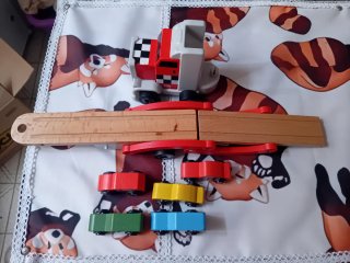 Camion Trasportatore con 5 Auto in Legno