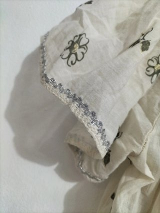 Blusa beige bordada talla única