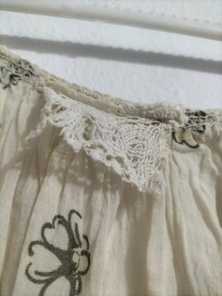 Blusa beige bordada talla única