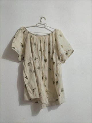 Blusa beige bordada talla única