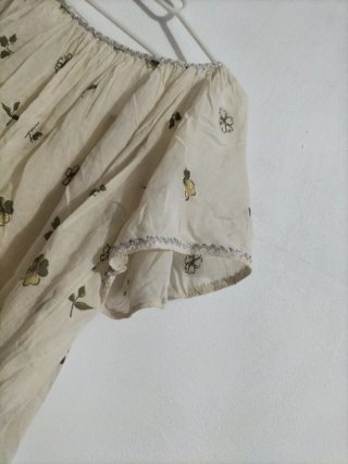 Blusa beige bordada talla única