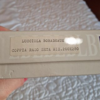 Lenzuolo matrimoniale raso seta rosso.