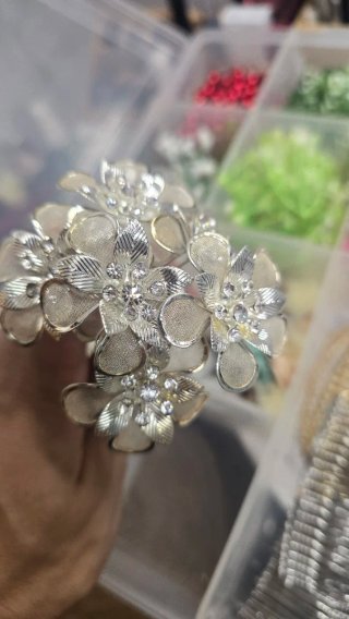 Materiales para manualidades y decoraciones