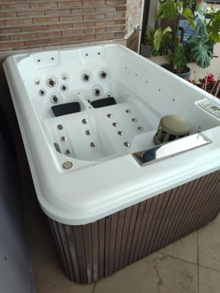 Jacuzzi spa exterior