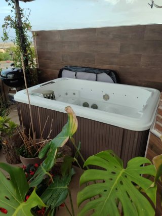 Jacuzzi spa exterior